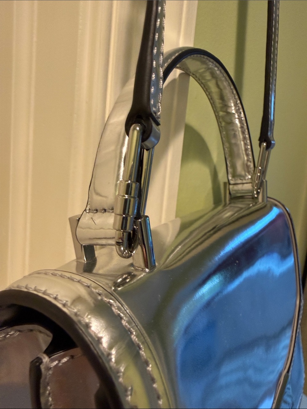 Tory Burch silver flap bag with removable crossbody strap. All leather! - Picture 3 of 11